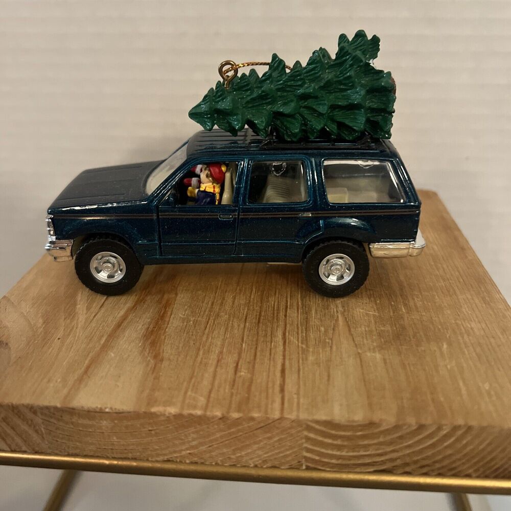 Maisto Classic Christmas Green Ford Explorer Die-Cast Ornament 1/42 Scale 1998